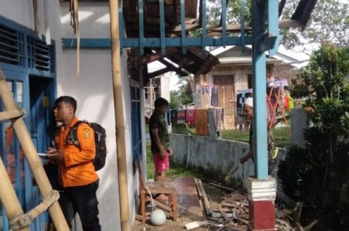 Bogor Diterjang Angin Kencang, 14 Rumah di Caringin Rusak 