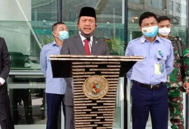 Menteri KKP Perintahkan Pembongkaran Pagar Laut Tangerang 2 x24 Jam 