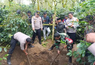 Ditemukan Mayat Wanita Dalam Drum  Yang Dikubur di Kebun Kopi 