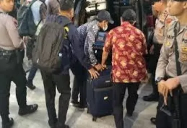 Dinilai Berlebihan KPK Jelaskan  Soal Koper Biru Saat Geledah Rumah Hasto