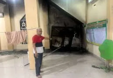 Polisi Berhasil Tangkap Pria Bermukena Pelaku Pembakaran 3 Masjid di Makassar 