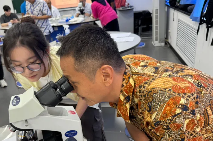  Di Tiongkok, Ikan Bisa Divaksinasi