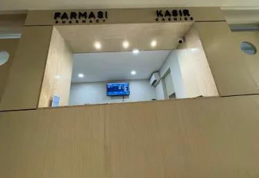 Lamban Layanan Apotek di RS Setia Mitra