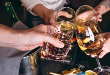 Diduga Jadi Tempat Mabuk Posko Ormas Digerebek Warga di Jakbar