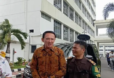 Ahok Penuhi Panggilan Kejagung Bawa Dokumen Rapat Pertamina