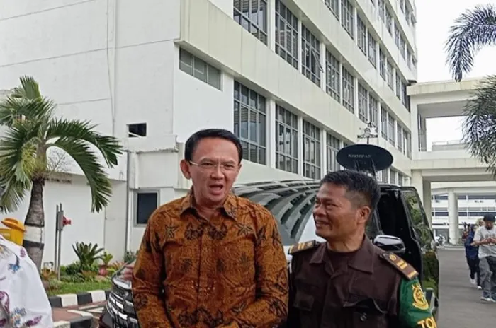 Ahok Penuhi Panggilan Kejagung, Bawa Dokumen Rapat Pertamina