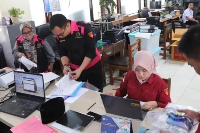 Kantor Dinas Pendidikan Jatim  Digeladah Kejaksaan Terkait Korupsi Rp 65 M