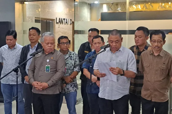 Kejagung Tetapkan 3 Hakim Pemberi Vonis Lepas di Kasus Korupsi CPO Sebagai Tersangka Suap
