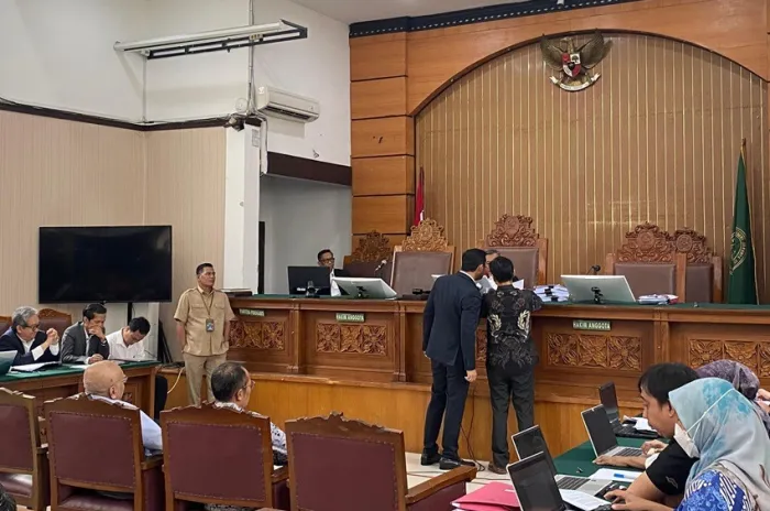 Kericuhan Terjadi Saat Sidang Kasus Hasto, 4 Orang Diusir Keluar Ruangan