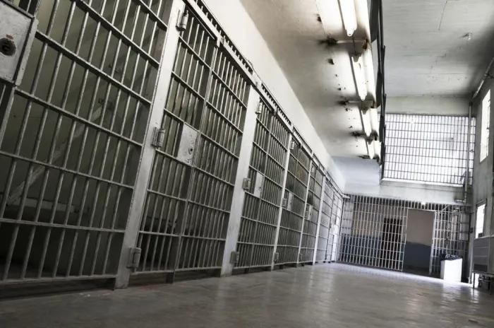 8 Tahanan Polres Lahat Kabur Usai Bobol Tembok Pakai Obeng