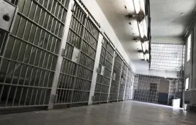 Kriminal 8 Tahanan Polres Lahat Kabur Usai Bobol Tembok Pakai Obeng