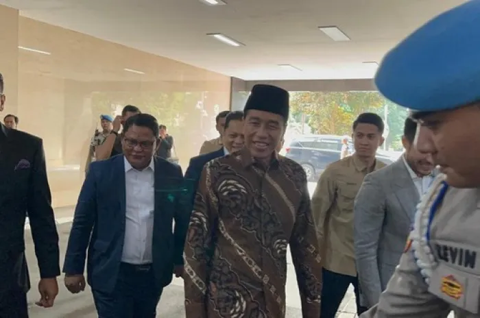 Seusai Diperiksa Bareskrim, Ijazah Dibawa Pulang Jokowi