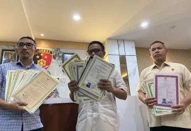 Pengusaha Jan Hwa Diana Diduga Gelapkan 108 Ijazah Pegawai Sentoso Seal