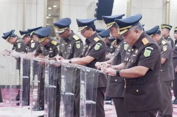 11 Kajati dan Petinggi Kejagung  Dilantik Jaksa Agung
