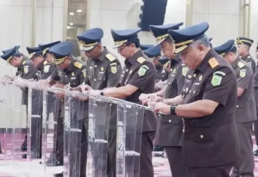 11 Kajati dan Petinggi Kejagung  Dilantik Jaksa Agung
