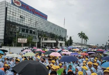 72 Mobil  Disita Kejagung Dari Gedung Sritex di Sukoharjo