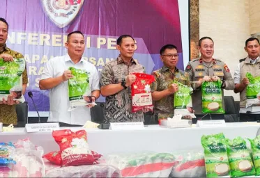 Polisi Tetapkan 3 Orang Sebagai Tersangka Dalam Kasus Beras Oplosan dari PT PIM Wilmar