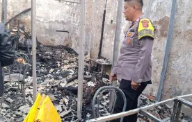 Kriminal Polisi Tangkap Remaja 16 Tahun  Yang Diduga  Membakar Kios Lele  Yang Tewaskan Nenek & Pamannya