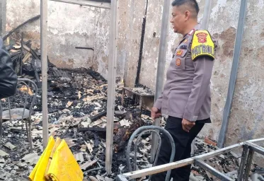 Polisi Tangkap Remaja 16 Tahun  Yang Diduga  Membakar Kios Lele  Yang Tewaskan Nenek  Pamannya