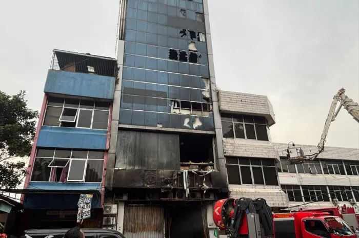 8 Orang Diperiksa Polisi Untuk Usut Penyebab Kebakaran Gedung Terra Drone Yang Akibatkan 22 Orang Tewas