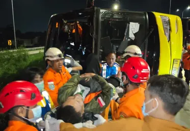 Bus Cahaya Trans Mengalami Kecelakaan di Tol Semarang 15 Orang Tewas