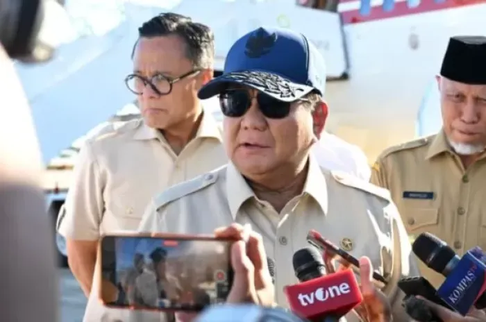 Prabowo Minta Mendagri Copot Bupati Aceh Selatan Karena Pergi Umrah Saat Bencana  