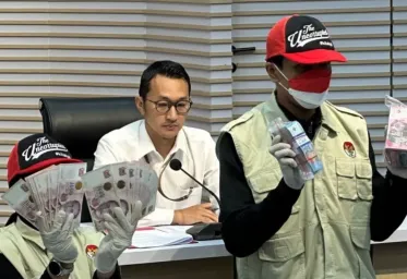  KPK Geledah Kantor  Pajak Jakut  Uang CCTV  Laptop Disita