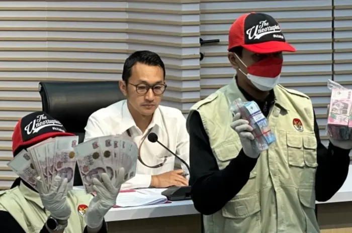  KPK Geledah Kantor  Pajak Jakut,  Uang, CCTV, & Laptop Disita