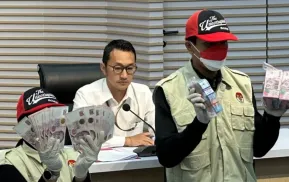  KPK Geledah Kantor  Pajak Jakut  Uang CCTV  Laptop Disita