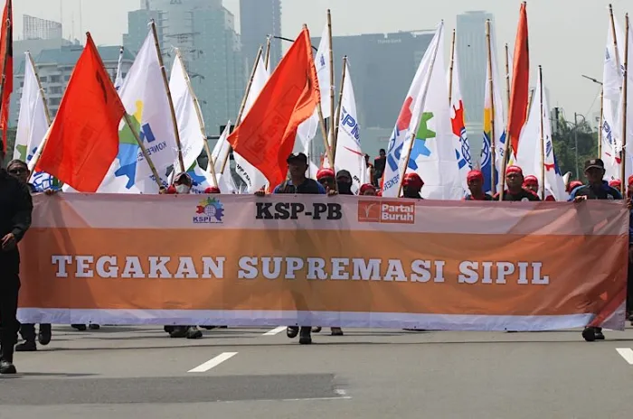  Hari Ini Ada Demo Buruh di Depan Gedung DPR, Pengguna Jalan Diimbau Cari  Jalan Alternatif