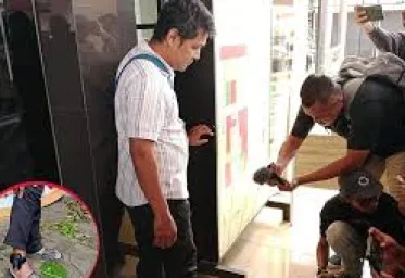 Gelang GPS  Dilepas Kejari Dari Kaki Hogi Minaya Yang Bela Istri Dijambret