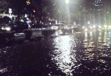 90 RT  dan 6 Ruas Jalan di Jakarta  Tergenang Akibat Hujan Deras Semalam