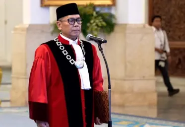 Antara DPR Vs MKMK Terlibat Perseteruan  Terkait  Pencalonan Adies kadir