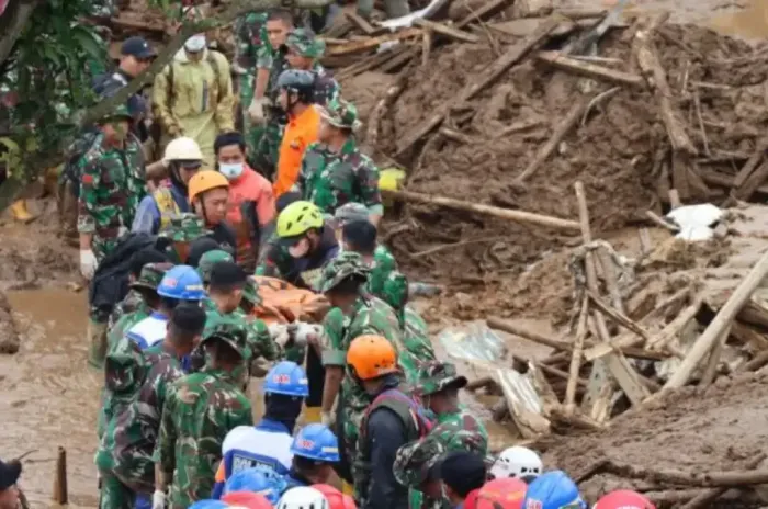 Masih Ada 9 Anggota TNI AL Korban Longsor Cisarua Yang Belum Ditemukan