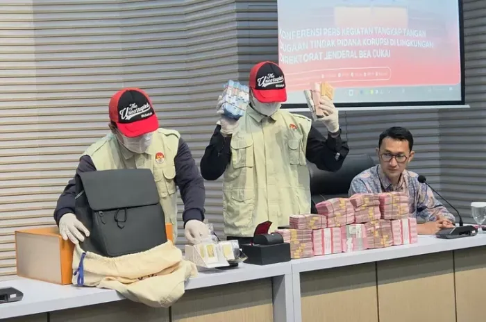 KPK Himbau Pemilik PT  Blueray Menyerahkan Diri 