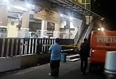  Tim Penjinak Bom Terjun Olah TKP Terjadinya Ledakan di Masjid Jember 