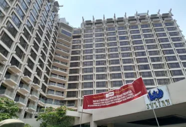 Proses Hukum Masih Berjalan Pemerintah  Janjikan  Karyawan Hotel Sultan  Bisa Bergabung ke Manajemen Baru