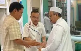 Nasional Setelah Prabowo Undang Ulama,  Dasco dan Prasetyo Hadi Temui Rizieq Shihab di Petamburan
