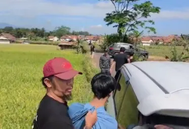 Setelah  Menangkap  Pelaku Polisi Juga Tangkap Penadah Barang Milik Korban Mutilasi Ayam Geprek 