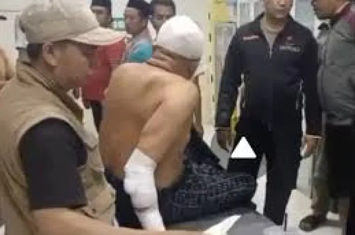10 Orang Pelaku Pengeroyokan dan Pembacokan kades di Lumajang Diburu Polisi  