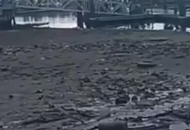 Warga Ternate Panik Berlarian  Setelah Melihat Air laut Surut Seusai Gempa