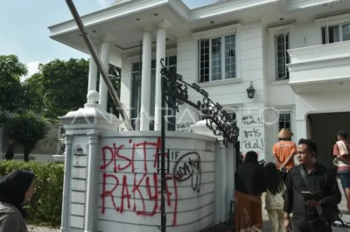 Trauma Aksi Penjarahan, Uya Kuya Laporkan  Penyebaran  Hoaks Yang Tuding  Dia Punya 750 Dapur MBG