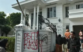 Trauma Aksi Penjarahan Uya Kuya Laporkan  Penyebaran  Hoaks Yang Tuding  Dia Punya 750 Dapur MBG