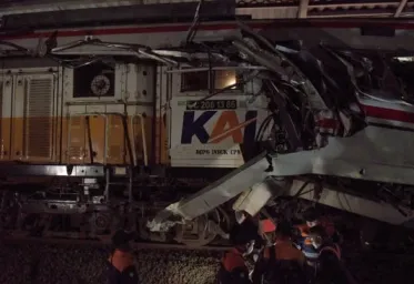 Kecelakaan KRL vs Argo Bromo di Bekasi Akibatkan 14 Penumpang Wanita Meninggal 