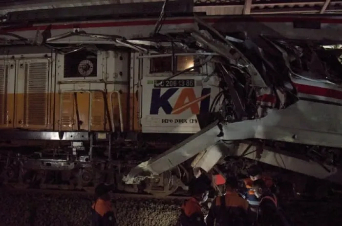 Kecelakaan KRL vs Argo Bromo di Bekasi Akibatkan 14 Penumpang Wanita Meninggal 