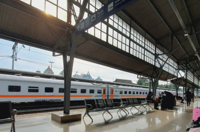 Hari Ini KAI Batalkan 8 Perjalanan Kereta dari Pasar Senen dan Gambir, Dampak Dari Kecelakaan 