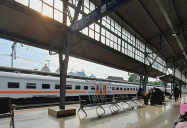 Hari Ini KAI Batalkan 8 Perjalanan Kereta dari Pasar Senen dan Gambir Dampak Dari Kecelakaan 