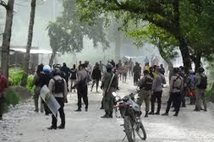 13 Orang Tewas, 789 Mengungsi Saat Terjadi Perang Antar Suku di Wamena  