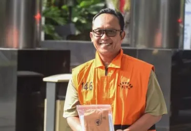 Bupati Lampung Tengah Didakwa JPU Terima SuapGratifikasi Rp 735 Miliar